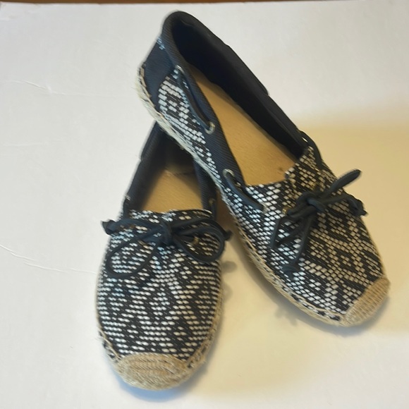 Sperry Shoes - Women’s Sperry Canvas Flats Size 9